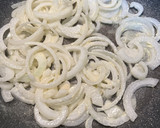 Foto del paso 3 de la receta: Cebolla caramelizada casera con margarina y sin azúcar