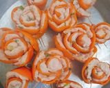 Hình bước làm 2 của món Hoa hồng mừng ngày 8/3