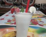 A picture of step 4 of Banana milkshake.