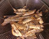 Foto langkah ke 1 dari resep Tumis ikan asin cabe ijo.