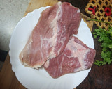 Foto del paso 1 de la receta: Potaje de garbanzos con espinacas y secreto ibérico