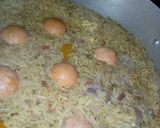 A picture of step 4 of Dafadukar shinkafa mai daddawa da dafaffen kwai da nama.