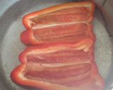 Foto del paso 2 de la receta: Pimiento relleno con huevo