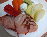 Foto del paso 3 de la receta: Lomo adobado a la plancha con verduras cocidas y huevo duro