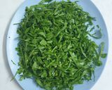 A picture of step 1 of Dal Palak.