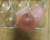Foto del paso 2 de la receta: Salmón ahumado relleno y falso "caviar"