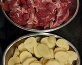 Φωτογραφία βήματος 2 της συνταγής Χοιρινά μπριζολάκια στη γάστρα με πατάτες!!!