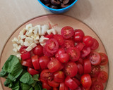 Foto del paso 1 de la receta: Tirabuzones caprese "one pot pasta" 🍝 🇮🇹 🍝 🇮🇹 🍝 🇮🇹 🍝