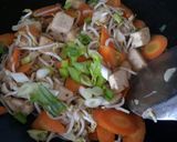Foto langkah ke 6 dari resep Tumis tahu toge dan wortel.