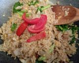 รูปขั้นตอนการทำที่ 4 ของ ข้าวผัดซีอิ๊วดำ(ข้าวผัดโบราณ)