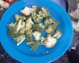 A picture of step 1 of Creamy broccoli.