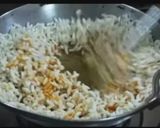 A picture of step 2 of Pumpkin seeds & puffed rice chikki.