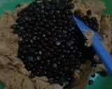 Foto langkah ke 3 dari resep Chewy and Soft Chocochips Cokies.