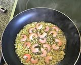 Foto del paso 1 de la receta Espaguetis al ajillo con gambas y espinacas