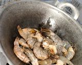 Foto langkah ke 2 dari resep Udang bawang mentega.