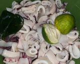 Foto langkah ke 1 dari resep Cumi Bumbu Hitam.