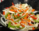 Foto del paso 2 de la receta: Espaguetis con verduras salteadas y salsa de queso
