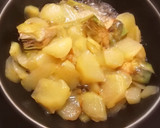 Foto del paso 4 de la receta: Tortilla de patatas y alcachofa con huevos de gallina araucana