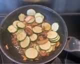 Gombás risotto cukkinivel 🍆fügével recept fázis 3 fotója