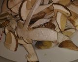 Foto del passaggio 2 della ricetta Pappardelle ai funghi porcini