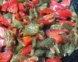 Foto del paso 6 de la receta: Hígado de ternera con verduras y tomate