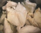Hình bước làm 3 của món Khô gà lá chanh