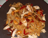Foto del paso 5 de la receta: Tallarines chinos con pollo y soja