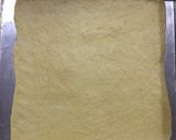 Foto langkah ke 4 dari resep Pizza Roll.