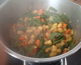 Foto del paso 2 de la receta: Sopa de verduras y albóndigas con noodles