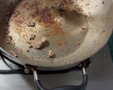 Foto del paso 4 de la receta: Huevos Revueltos, Bistec y Frijoles Negros Refritos