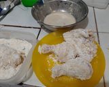 Foto langkah ke 2 dari resep Ayam Goreng Tepung ala Kentucky Fried Chicken.