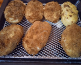 Foto del paso 4 de la receta: Papas rellenas revolcadas en machaca, fritas en horno freidora