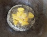Foto langkah ke 2 dari resep Mackarel kaleng tumis pedas.