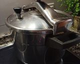 Foto del paso 3 de la receta: Caldo de patas de pollo