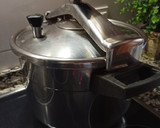 Foto del paso 3 de la receta: Caldo de patas de pollo