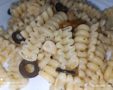 Foto del paso 4 de la receta: Riccioli, con ajo, guindilla y olivas negras
