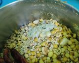 A picture of step 3 of Suji Thattu idli.