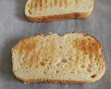 Foto del paso 4 de la receta: Tostas gratinadas de salmón ahumado