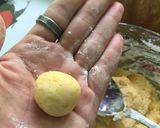 Foto langkah ke 2 dari resep Biji Salak Labu Kuning.