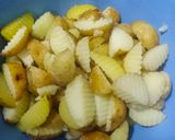 Foto langkah ke 3 dari resep Potato Wedges With Cajun Sauce.