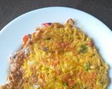 Foto langkah ke 7 dari resep Omelet Indomie Simpel.