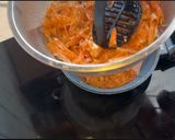 Foto del paso 4 de la receta: Huevos rotos con langostinos