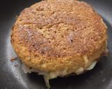 Foto del paso 7 de la receta: Sándwich🥙de cebolla caramelizada🧅queso🧀y miel🧅🧀🍯