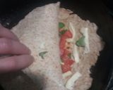 Foto del paso 4 de la receta: Pizza integral caprese a la essen!!