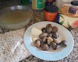 Foto del paso 1 de la receta: Alubias guisadas con cangrejo azul y almejas