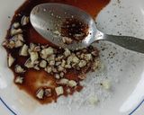 Une image de l'étape 1 de Melon mariné pignons de pin et ricotta.