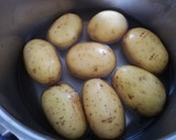 Foto del paso 1 de la receta: Tortitas de patatas rellenas
