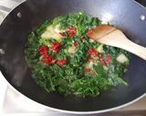 Foto del passaggio 3 della ricetta Tagliatelle alla polvere di moringa con verdure di stagione