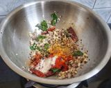 A picture of step 4 of Dahi Tadka.