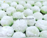 Foto langkah ke 6 dari resep Pandan Snow Ball Cookies (Putri Salju Pandan).